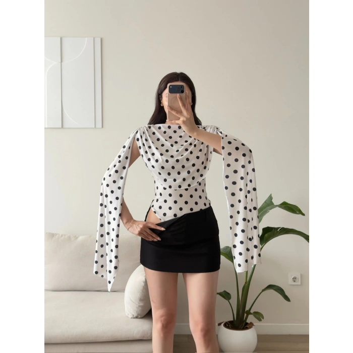 Puantiyeli Drapeli Pelerin Bodysuit - BEYAZ