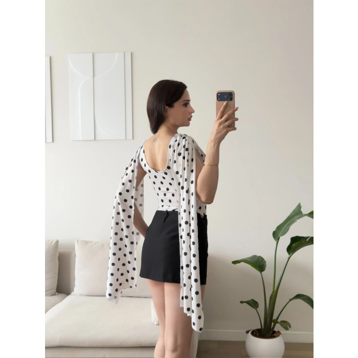Puantiyeli Drapeli Pelerin Bodysuit - BEYAZ