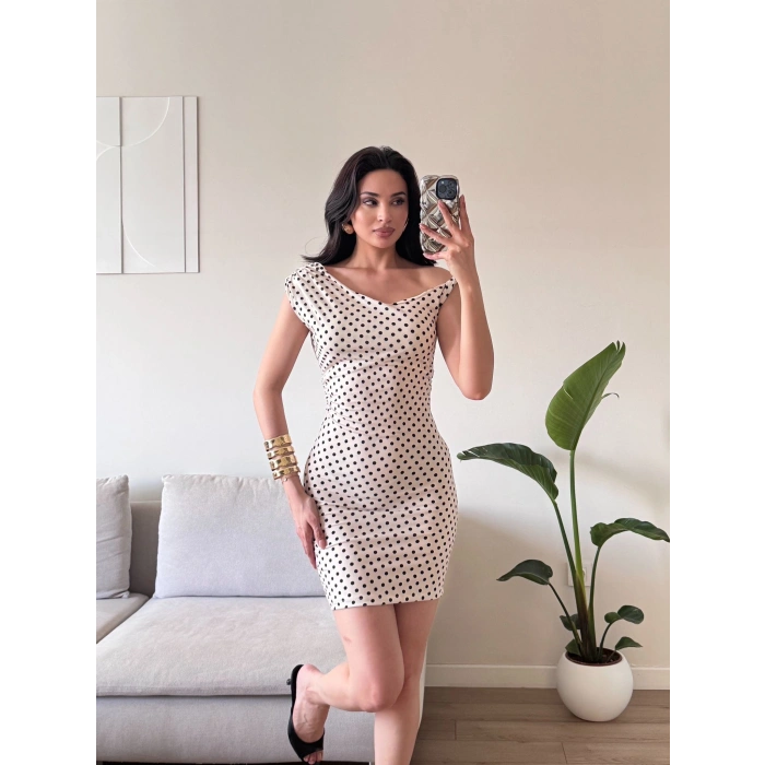 Puantiyeli Omuz Burgu Elbise - BEYAZ