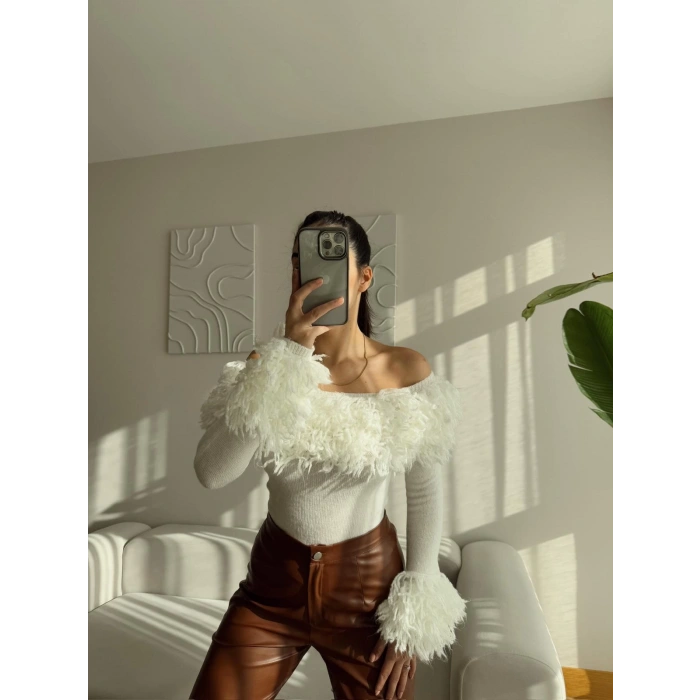 Püsküllü Madonna Bluz - BEYAZ