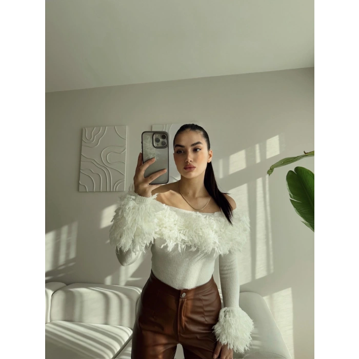 Püsküllü Madonna Bluz - BEYAZ