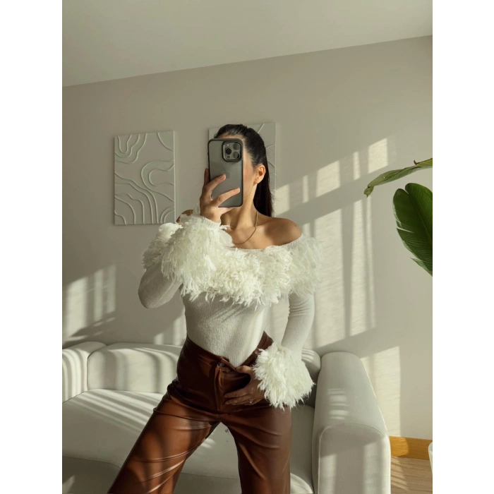 Püsküllü Madonna Bluz - BEYAZ