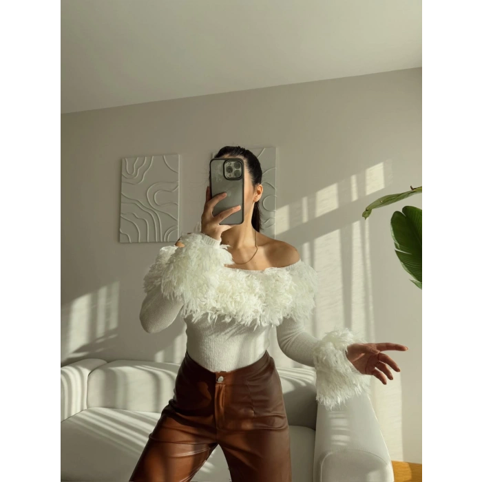 Püsküllü Madonna Bluz - BEYAZ