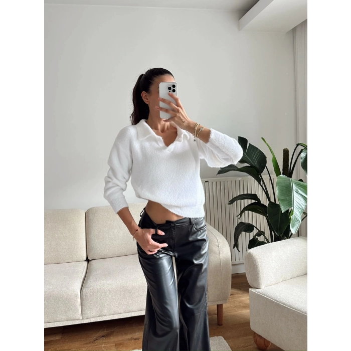 Sakallı Polo Yaka Crop - BEYAZ