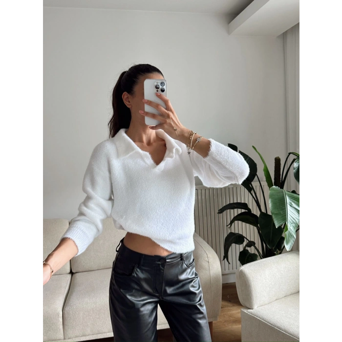 Sakallı Polo Yaka Crop - BEYAZ