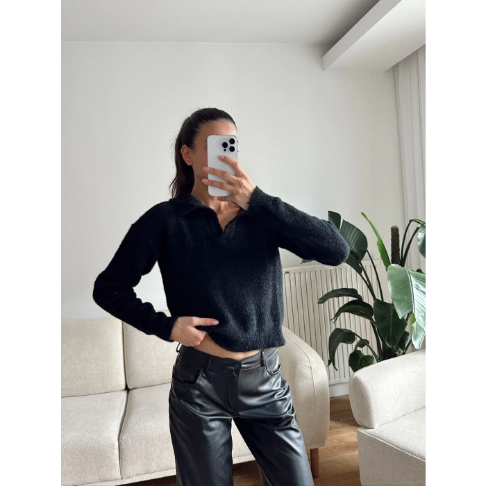 Sakallı Polo Yaka Crop - SİYAH