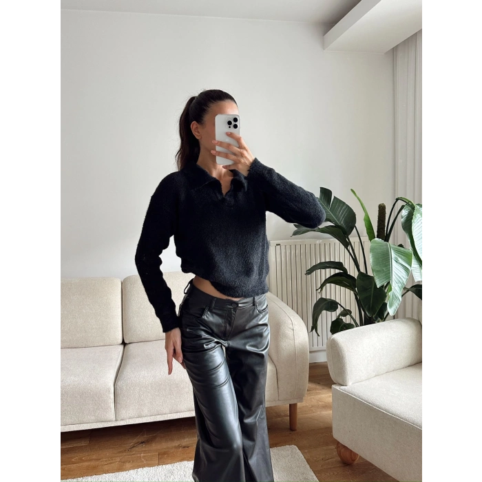 Sakallı Polo Yaka Crop - SİYAH