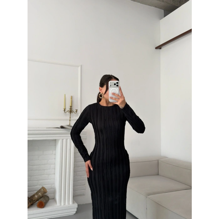 Ters Dikiş Yırtmaçlı Elbise - SİYAH