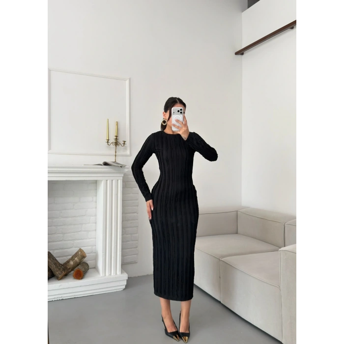 Ters Dikiş Yırtmaçlı Elbise - SİYAH