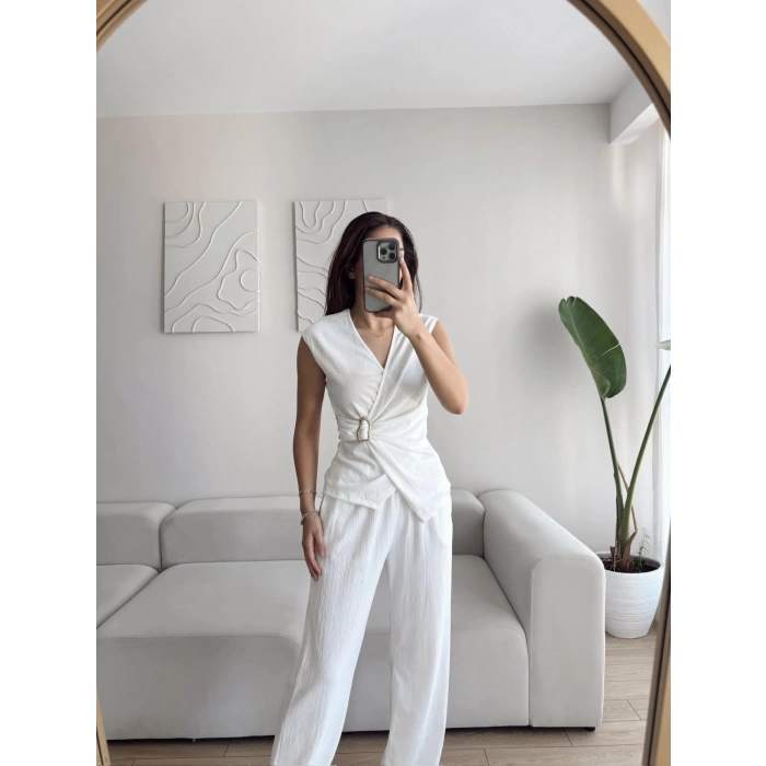Tokalı Kruvaze Pantolon Takım - BEYAZ