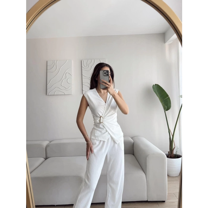 Tokalı Kruvaze Pantolon Takım - BEYAZ