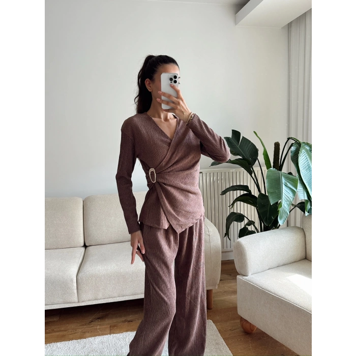 Tokalı Kruvaze Pantolon Takım - KAHVE