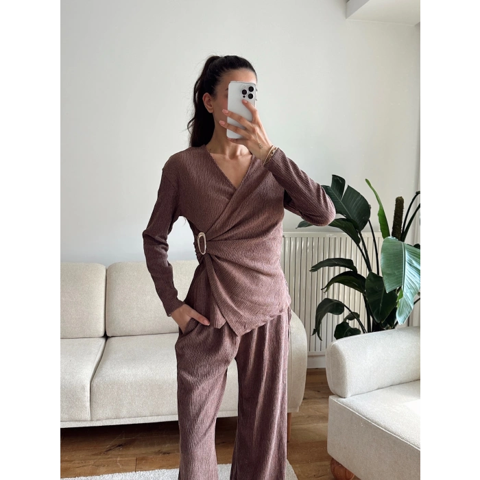 Tokalı Kruvaze Pantolon Takım - KAHVE
