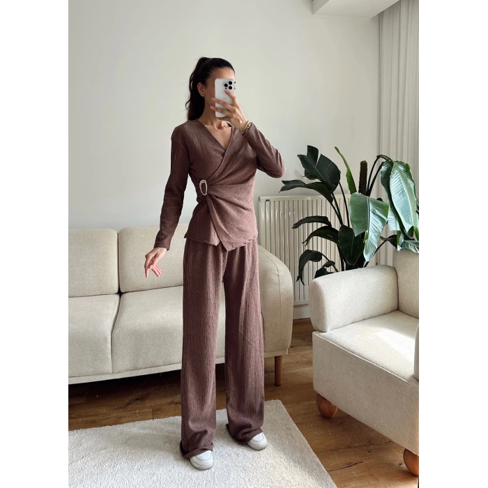 Tokalı Kruvaze Pantolon Takım - KAHVE