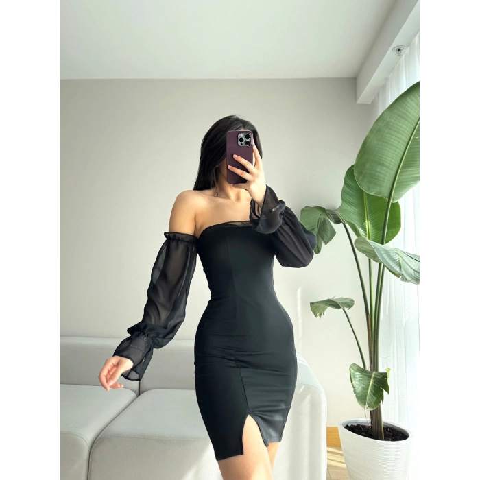 Tül Detay Madonna Yaka Elbise