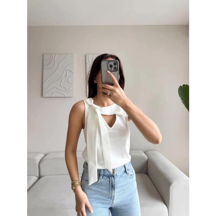 V Yaka Fiyonk Bluz - BEYAZ