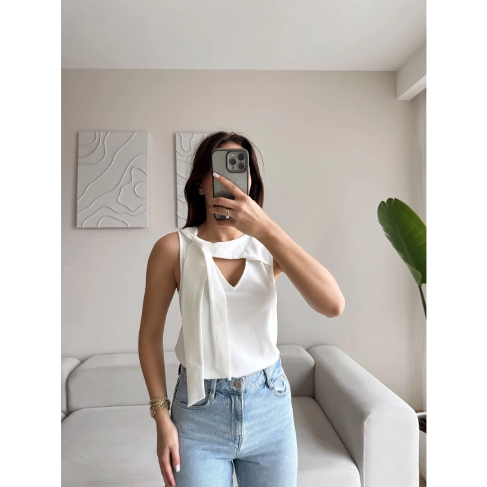 V Yaka Fiyonk Bluz - BEYAZ