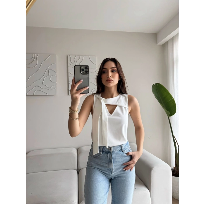 V Yaka Fiyonk Bluz - BEYAZ