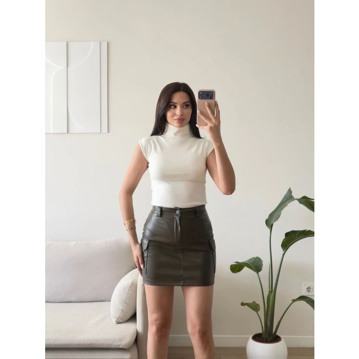 Vatkalı Dik Yaka Bodysuit - BEYAZ