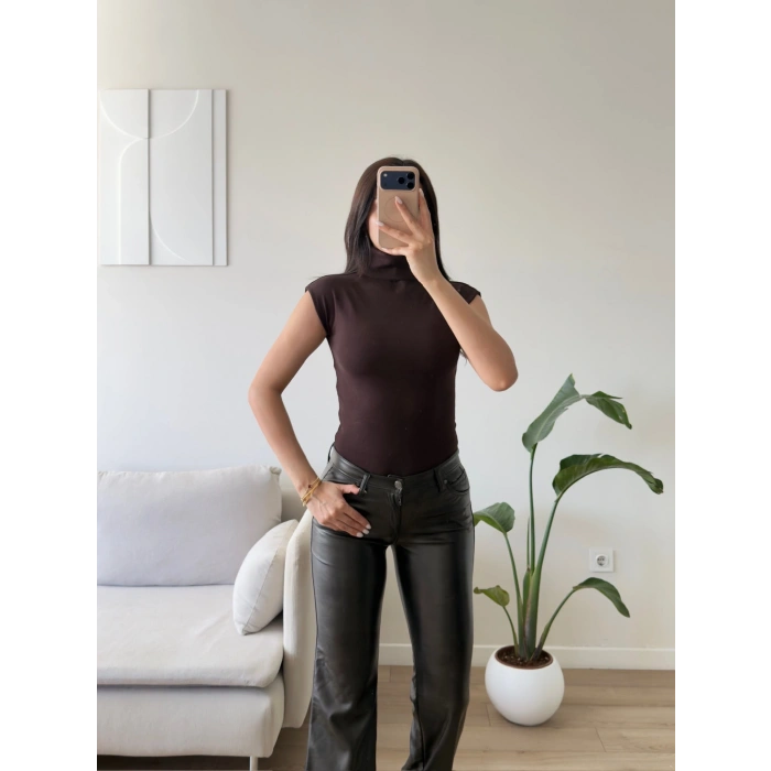 Vatkalı Dik Yaka Bodysuit - KAHVE