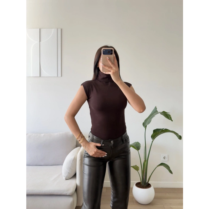 Vatkalı Dik Yaka Bodysuit - KAHVE