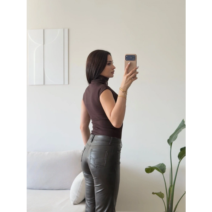 Vatkalı Dik Yaka Bodysuit - KAHVE