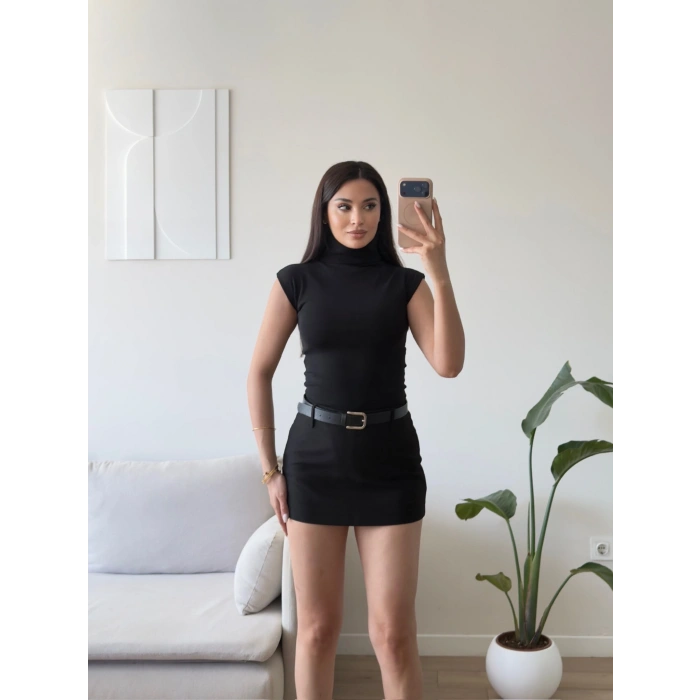 Vatkalı Dik Yaka Bodysuit - SİYAH