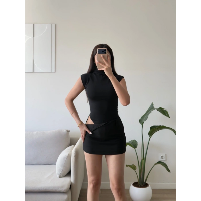 Vatkalı Dik Yaka Bodysuit - SİYAH