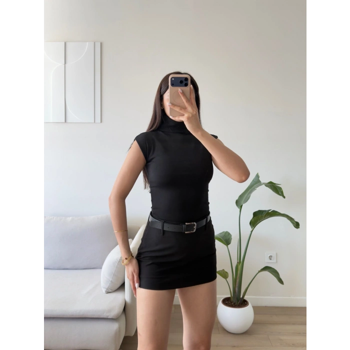 Vatkalı Dik Yaka Bodysuit - SİYAH