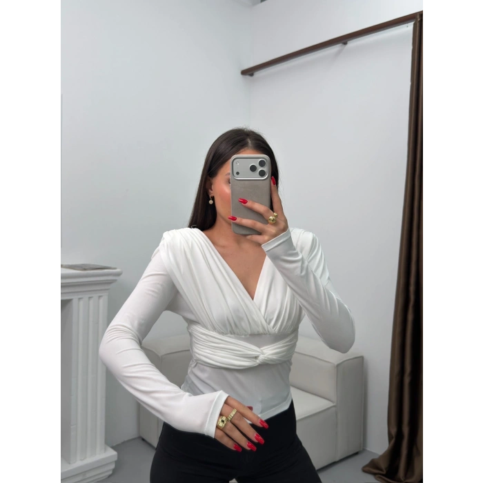 Vatkalı Drapeli Bluz - BEYAZ