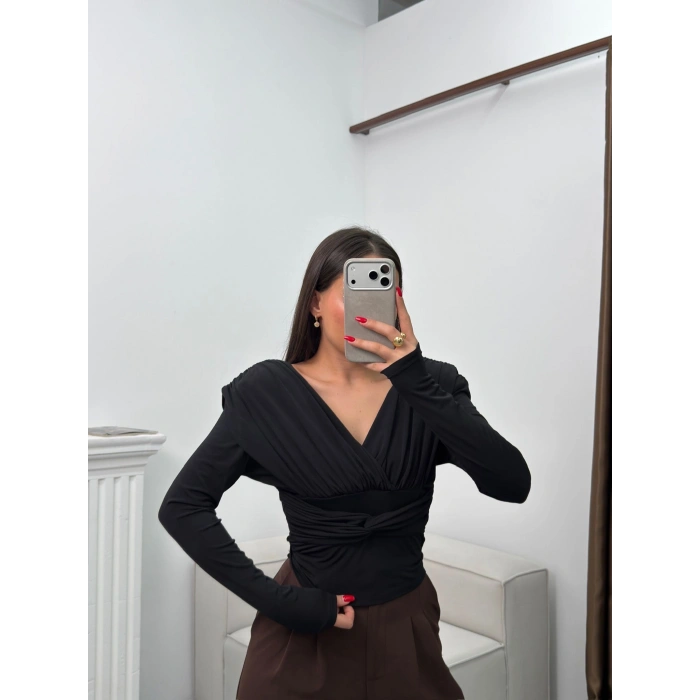 Vatkalı Drapeli Bluz - SİYAH