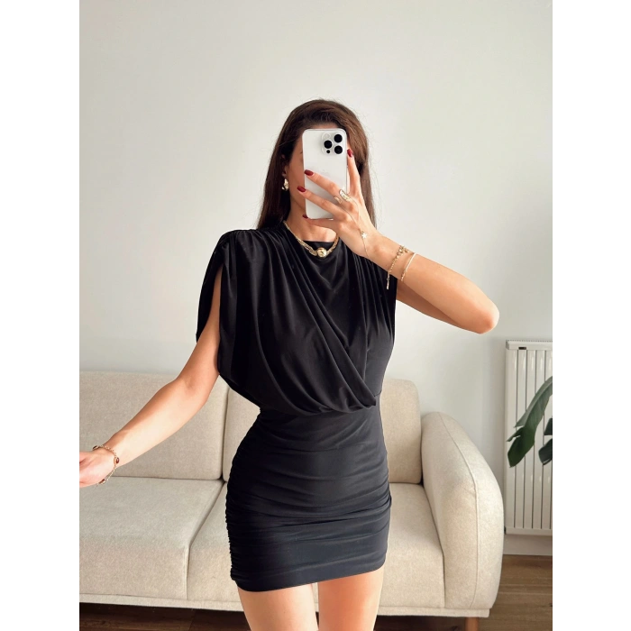 Vatkalı Drapeli Elbise - SİYAH