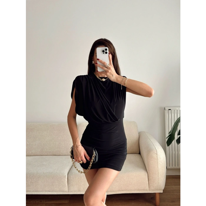 Vatkalı Drapeli Elbise - SİYAH