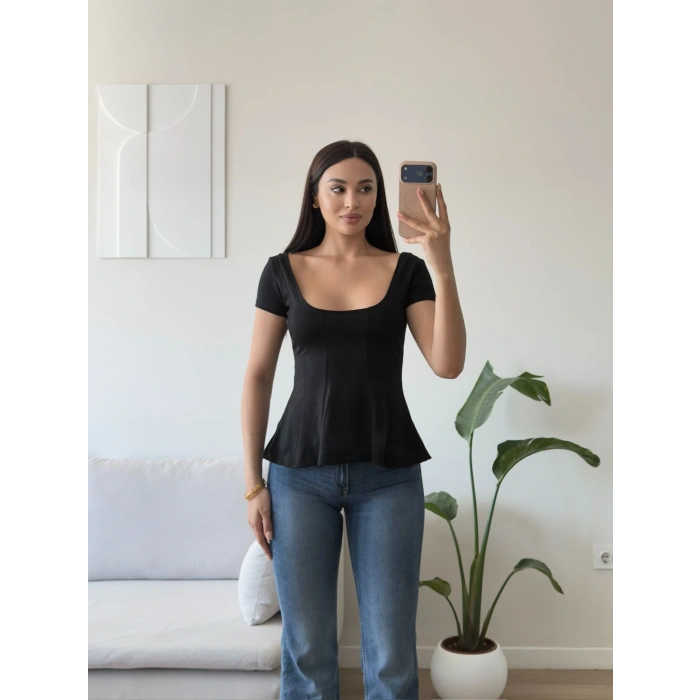 Volanlı Oval Yaka Bluz - SİYAH