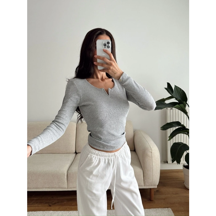 Yaka V Kesik Bluz - GRİ