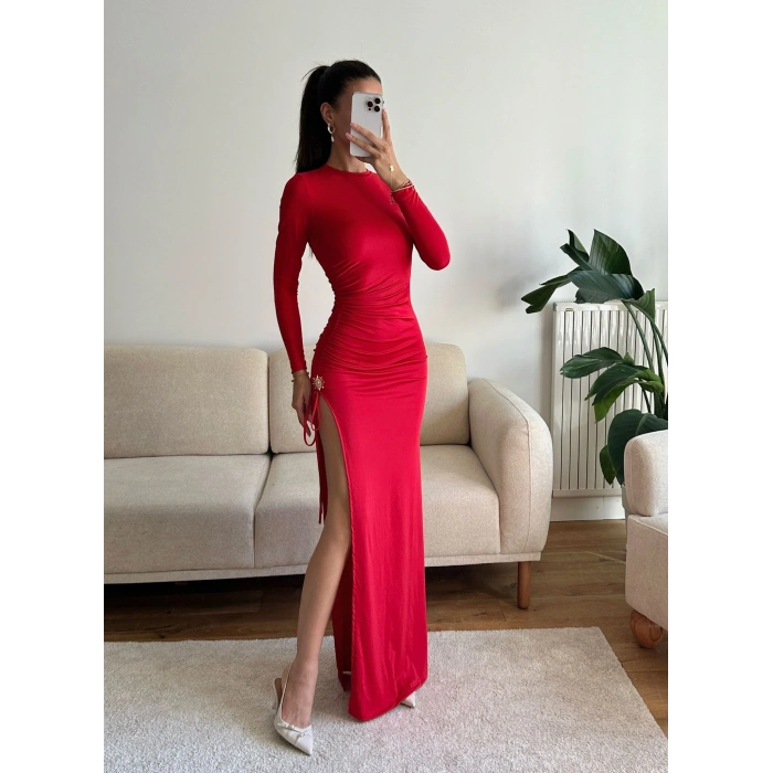 Yan Büzgü Derin Yırtmaç Elbise - KIRMIZI