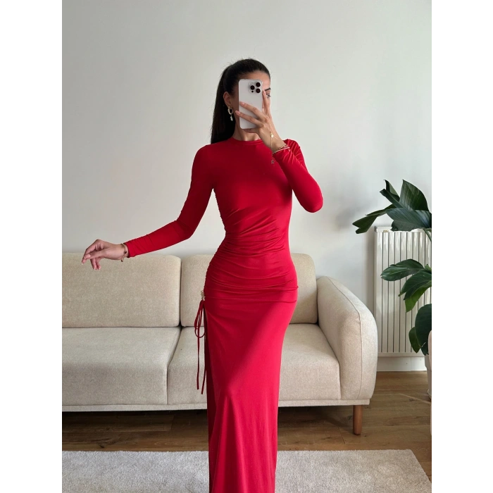 Yan Büzgü Derin Yırtmaç Elbise - KIRMIZI