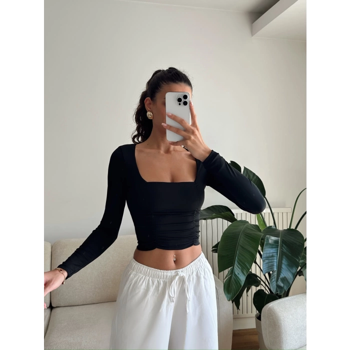 Yan Büzgü Kare Yaka Crop - SİYAH