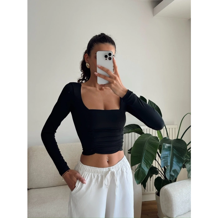 Yan Büzgü Kare Yaka Crop - SİYAH