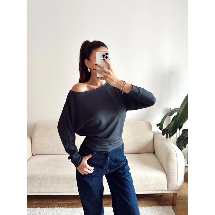 Yarasa Kayık Yaka Bluz - FÜME