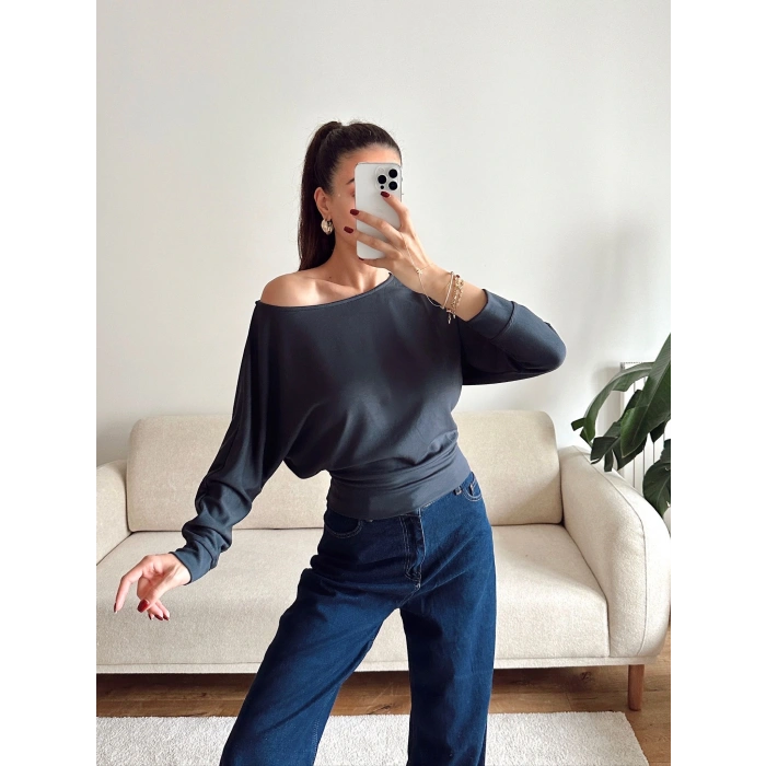 Yarasa Kayık Yaka Bluz - FÜME