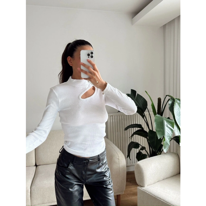 Yarım Balıkçı Omuz Damla Bluz - BEYAZ