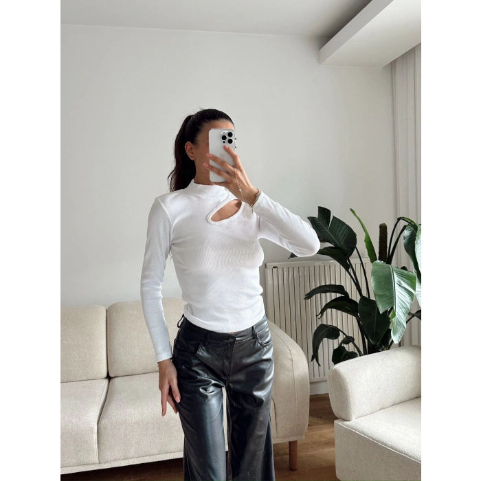 Yarım Balıkçı Omuz Damla Bluz - BEYAZ