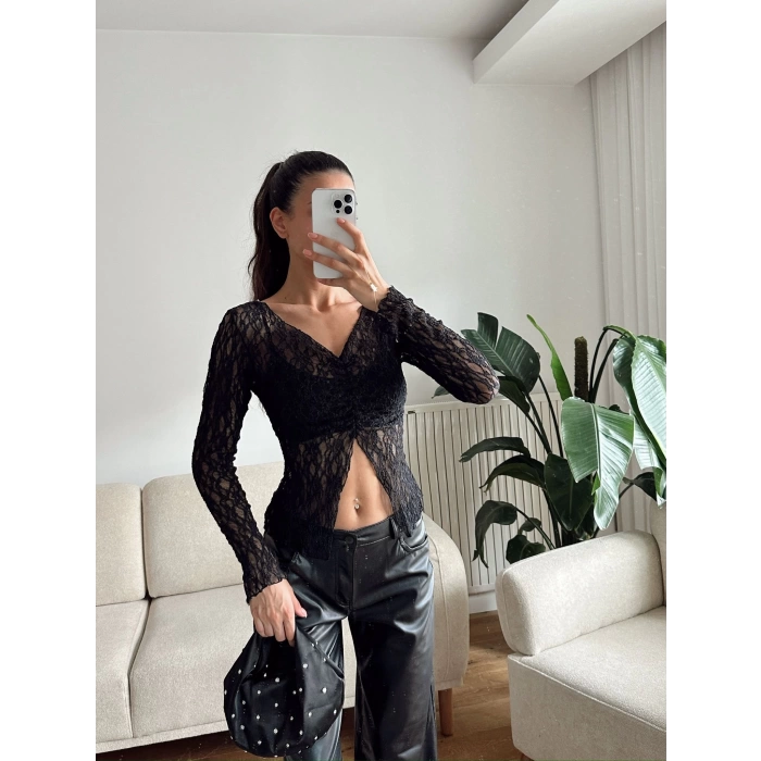 Yırtmaç Detay Dantel Crop - SİYAH