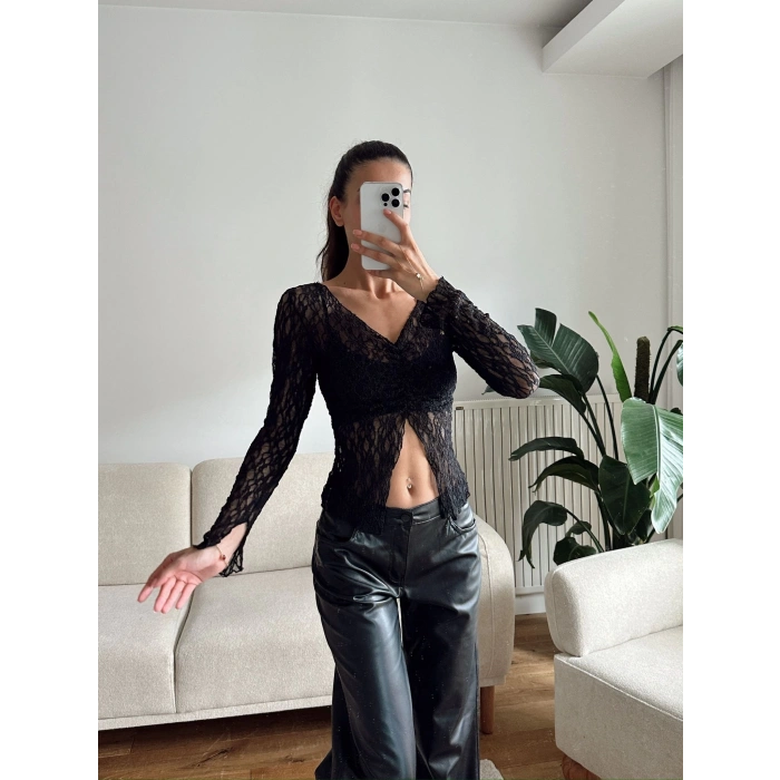 Yırtmaç Detay Dantel Crop - SİYAH
