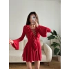 Derin Bağcıklı Fırfır Elbise - KIRMIZI