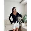 Kolları Volanlı Aksesuar Bluz - SİYAH