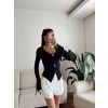 Kolları Volanlı Aksesuar Bluz - SİYAH
