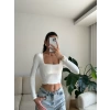 Yan Büzgü Kare Yaka Crop - BEYAZ