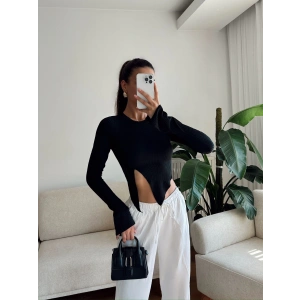 Asimetrik Yırtmaçlı Crop - SİYAH